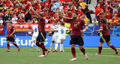 سكرانز يفتتح التسجيل لسلوفاكيا بعد خطأ فادح من دفاع بلجيكا (فيديو)